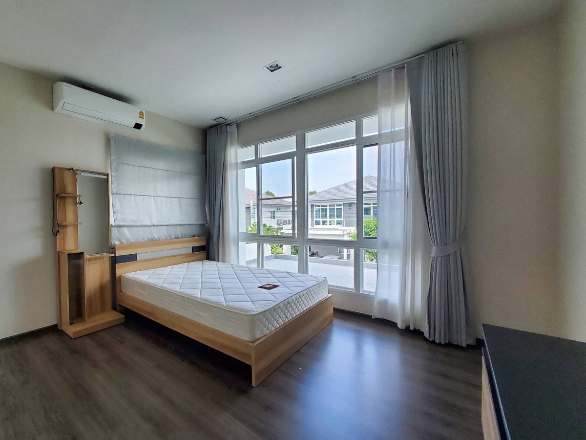 ขายบ้านลาดกระบัง สุวรรณภูมิ : ขายบ้านเดี่ยว 2 ชั้น หมู่บ้านมัณฑนา มอเตอร์เวย์-กรุงเทพกรีฑาตัดใหม่ ลาดกระบัง กรุงเทพ