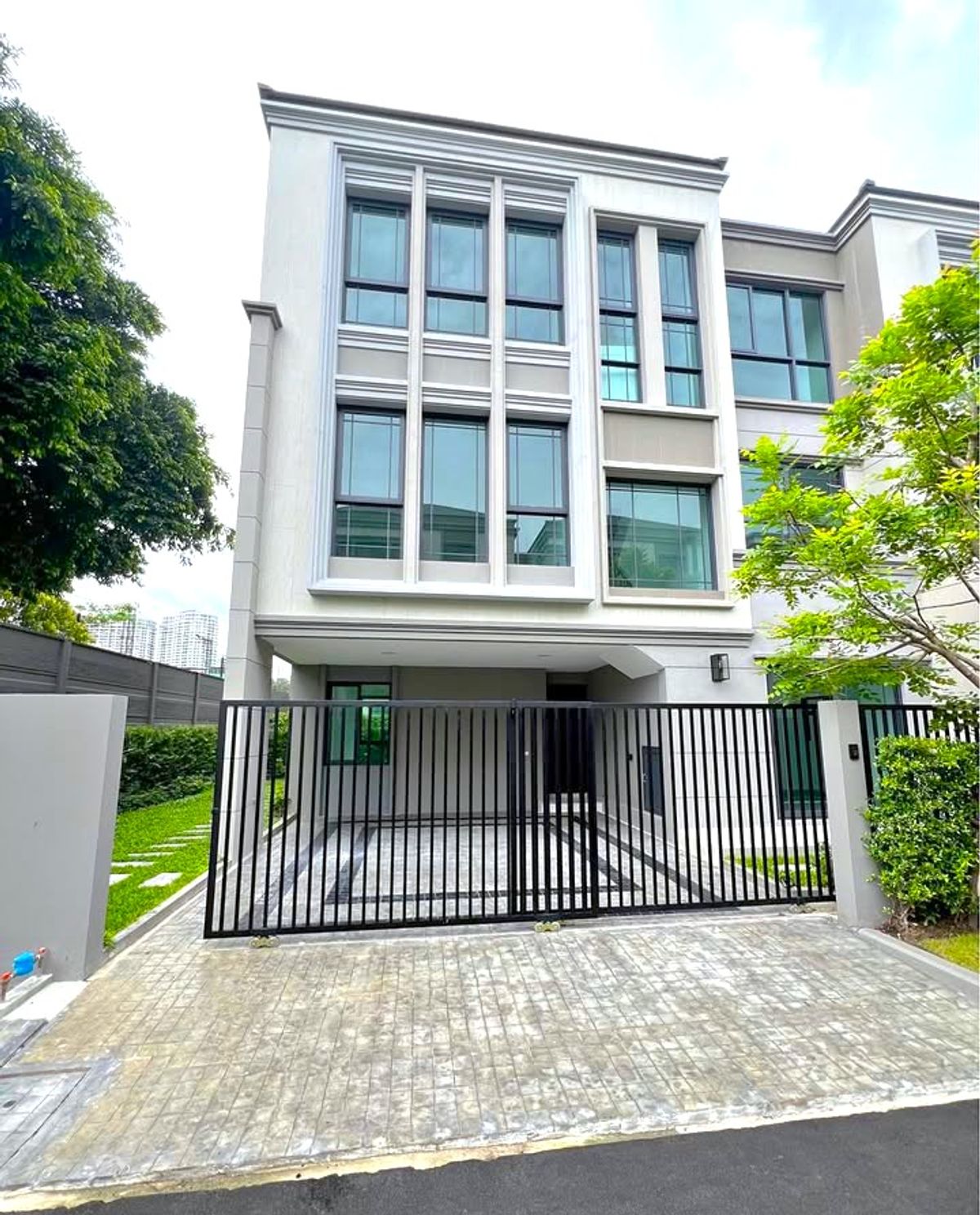 For RentTownhomeKasetsart, Ratchayothin : H0745♛ Rent 3 Bedroom Townhome ⚝ Ban Klang Class Class, Ratchayothin ♜BTS Phahonyothin 24∞099-5919653,065-9423251▚Line@surreside