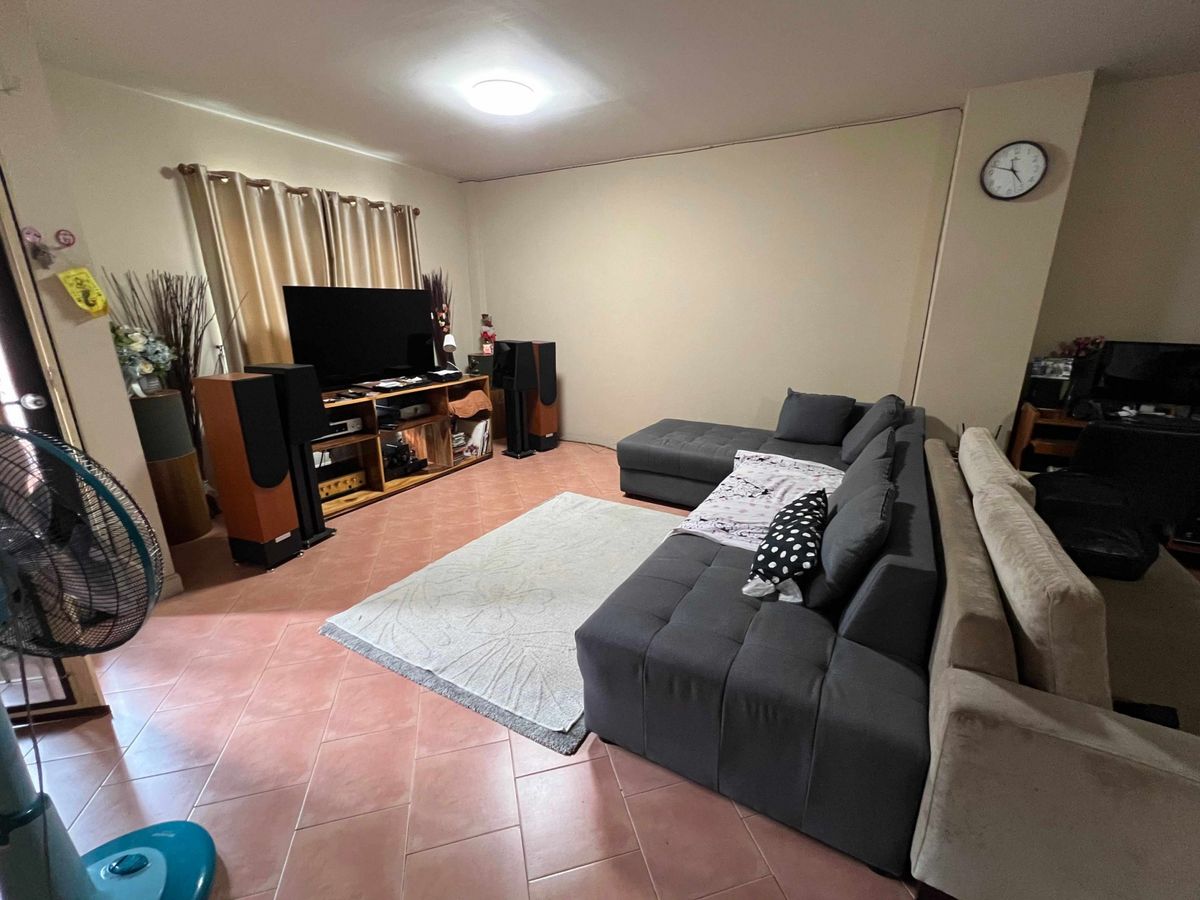 ขายทาวน์โฮมอยุธยา : ขายทาวน์เฮ้าส์ หมู่บ้านเดอะพาลาซโต้ พื้นที่ใหญ่ 30.1 ตรว. หน้ากว้าง 7 เมตร จอดรถได้ 2 คัน แบบสบายๆ ราคาสุดคุ้ม ทำเลดีเลิศ ใกล้แหล่งงาน