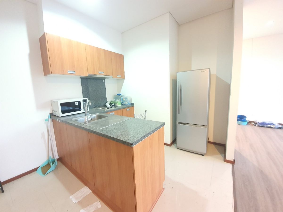 ขายคอนโดวงเวียนใหญ่ เจริญนคร : ขายคอนโด Villa Sathorn ( วิลล่า สาทร ) ติดรถไฟฟ้า BTS กรุงธนบุรี ( วิวสวน )