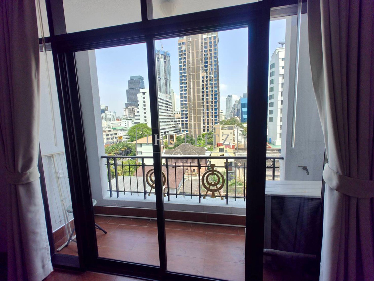 For RentCondoSilom, Saladaeng, Bangrak : ✨ Stay comfortable like Rare Unit at Pipat Place, near BTS Sala Daeng ✔