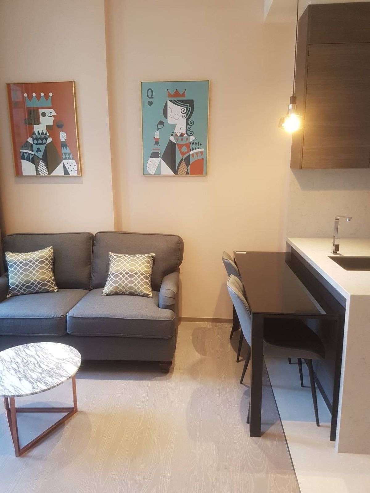For RentCondoSukhumvit, Asoke, Thonglor : Condo, floor 18, good location with furniture, beautiful decoration for rent in Sukhumvit-Asoke area Near GMM Grammy Place, only 120 meters.