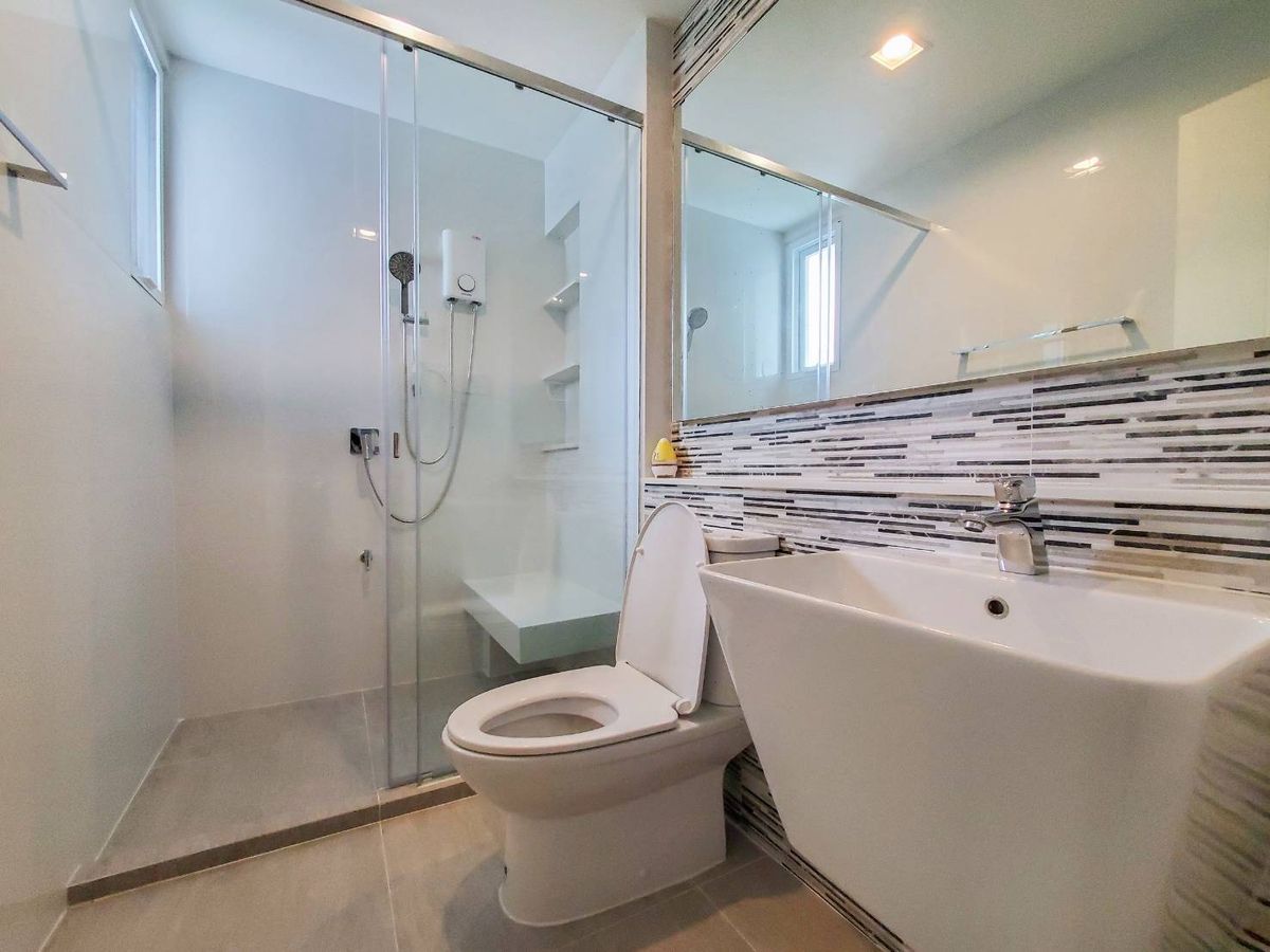 ขายบ้านลาดกระบัง สุวรรณภูมิ : ขายบ้านเดี่ยว 2 ชั้น หมู่บ้านมัณฑนา มอเตอร์เวย์-กรุงเทพกรีฑาตัดใหม่ ลาดกระบัง กรุงเทพ