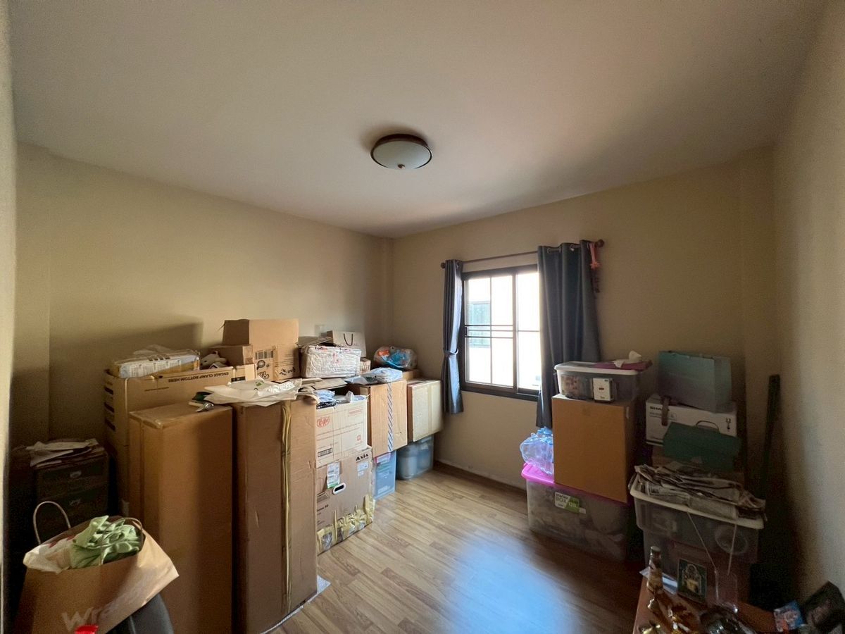 ขายทาวน์โฮมอยุธยา : ขายทาวน์เฮ้าส์ หมู่บ้านเดอะพาลาซโต้ พื้นที่ใหญ่ 30.1 ตรว. หน้ากว้าง 7 เมตร จอดรถได้ 2 คัน แบบสบายๆ ราคาสุดคุ้ม ทำเลดีเลิศ ใกล้แหล่งงาน