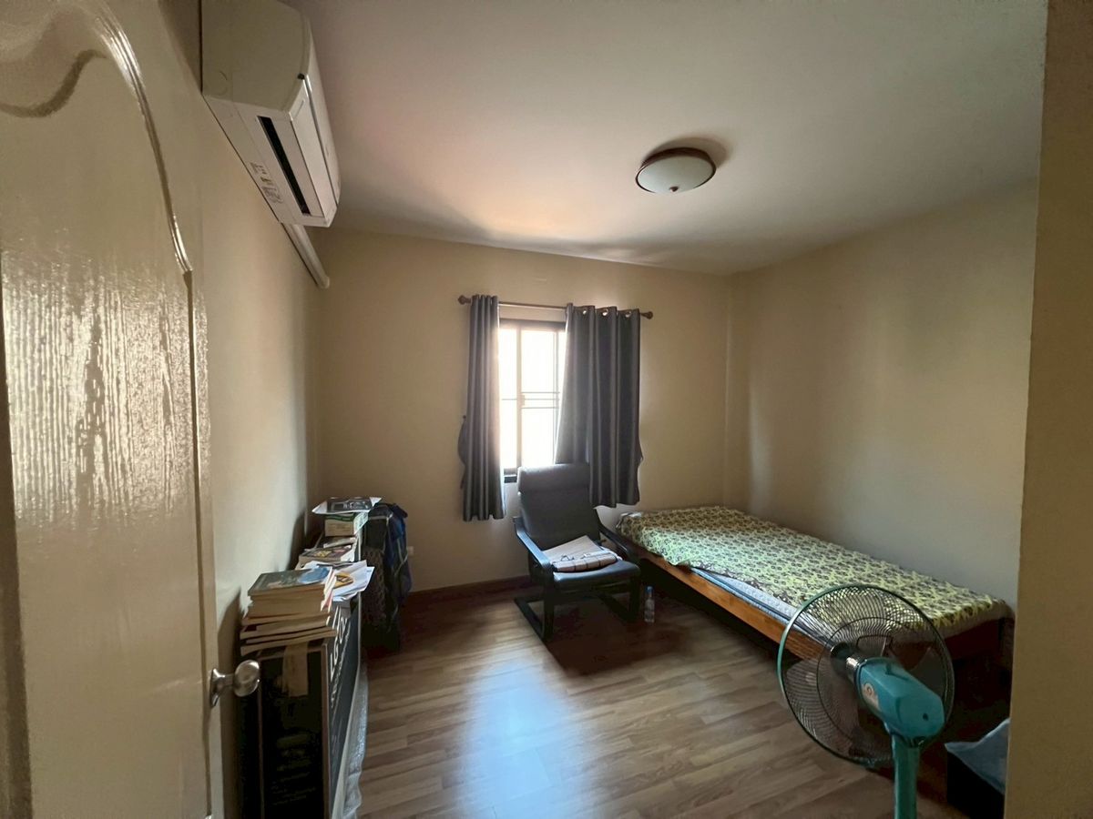 ขายทาวน์โฮมอยุธยา : ขายทาวน์เฮ้าส์ หมู่บ้านเดอะพาลาซโต้ พื้นที่ใหญ่ 30.1 ตรว. หน้ากว้าง 7 เมตร จอดรถได้ 2 คัน แบบสบายๆ ราคาสุดคุ้ม ทำเลดีเลิศ ใกล้แหล่งงาน