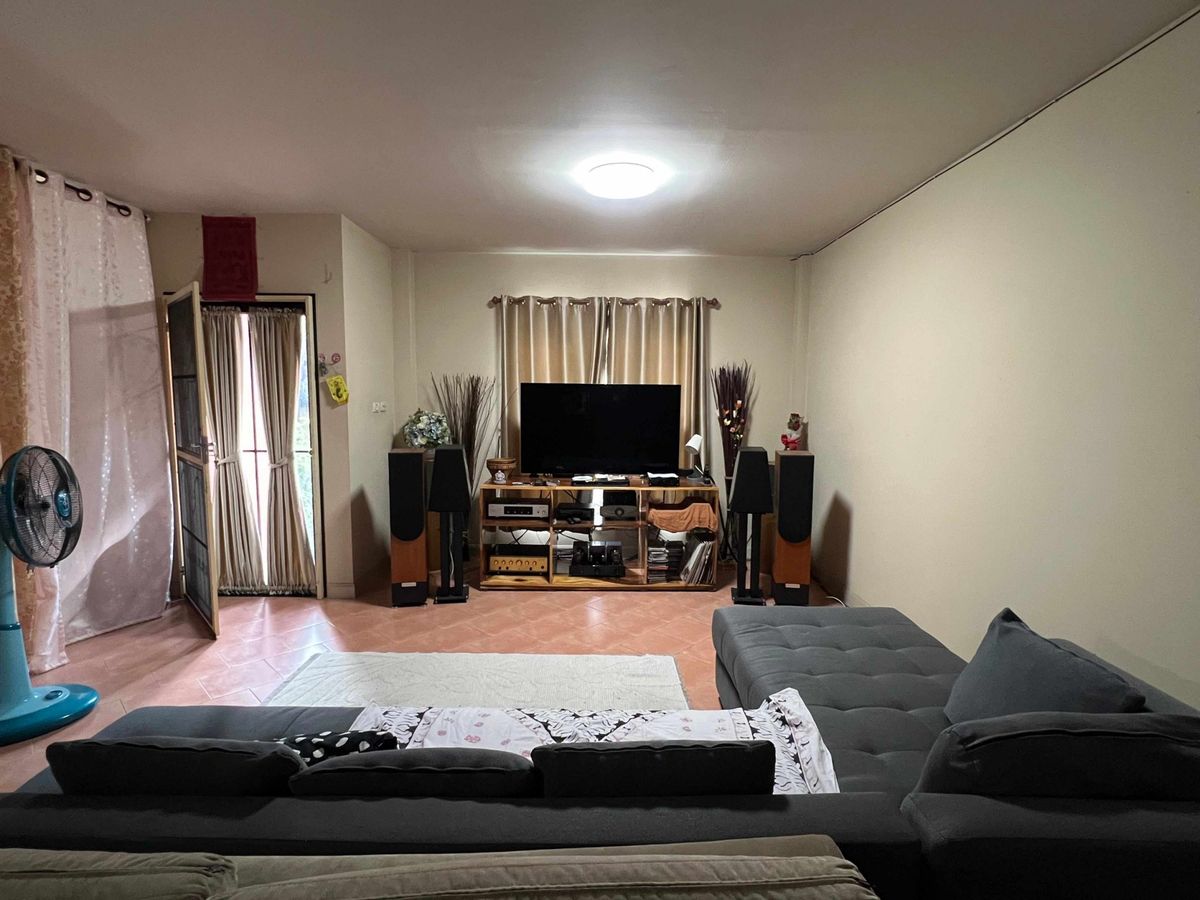 ขายทาวน์โฮมอยุธยา : ขายทาวน์เฮ้าส์ หมู่บ้านเดอะพาลาซโต้ พื้นที่ใหญ่ 30.1 ตรว. หน้ากว้าง 7 เมตร จอดรถได้ 2 คัน แบบสบายๆ ราคาสุดคุ้ม ทำเลดีเลิศ ใกล้แหล่งงาน