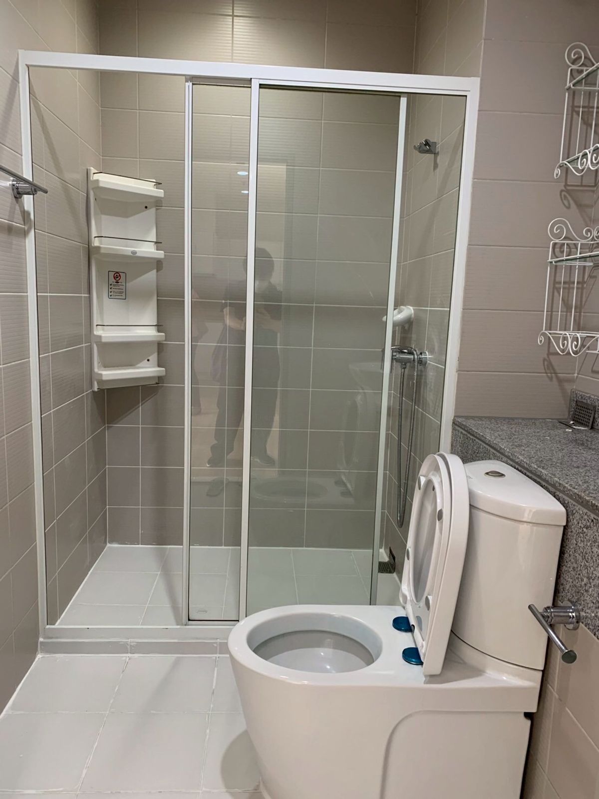 For SaleCondoSapankwai,Jatujak : Intro Yothin Condo for sale, large room 75.64 sqm. 2 bedrooms with a city view, convenient to travel in the middle of Phayathai near the train.