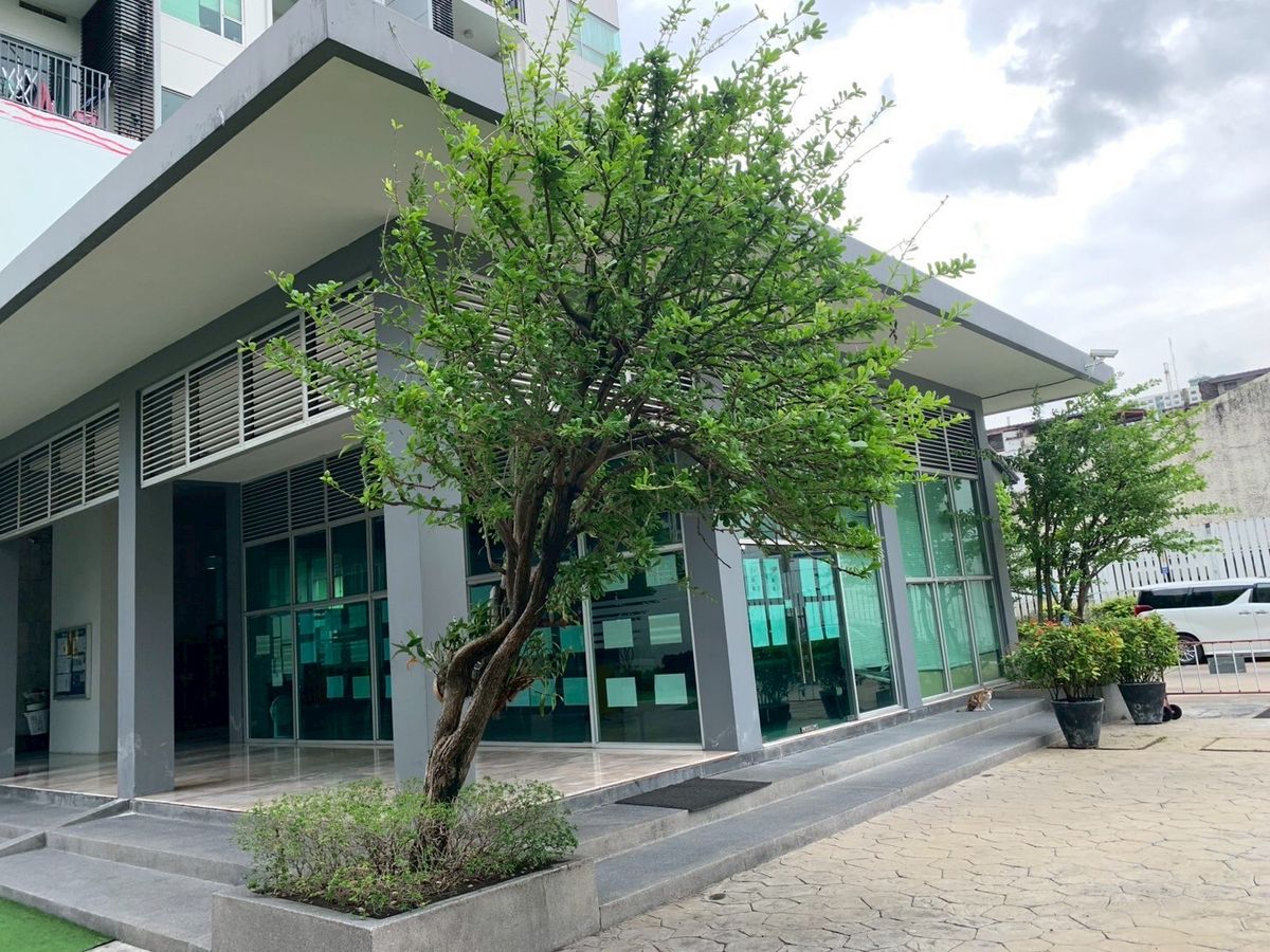 For SaleCondoSapankwai,Jatujak : Intro Yothin Condo for sale, large room 75.64 sqm. 2 bedrooms with a city view, convenient to travel in the middle of Phayathai near the train.