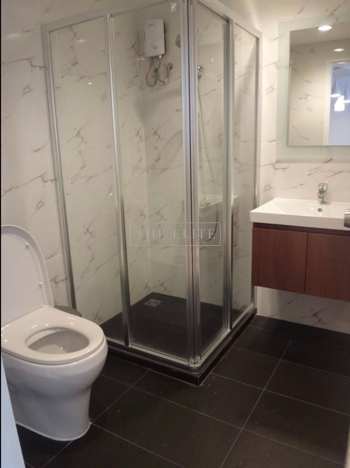 For RentCondoSilom, Saladaeng, Bangrak : ✨ Big condo in the heart of Sathorn-Silom Anyone looking for a rental room, dont miss it 💯