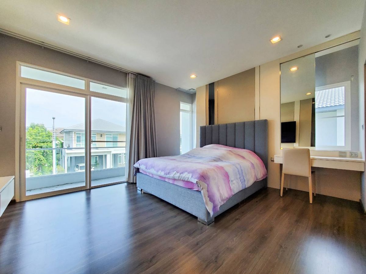 ขายบ้านลาดกระบัง สุวรรณภูมิ : ขายบ้านเดี่ยว 2 ชั้น หมู่บ้านมัณฑนา มอเตอร์เวย์-กรุงเทพกรีฑาตัดใหม่ ลาดกระบัง กรุงเทพ