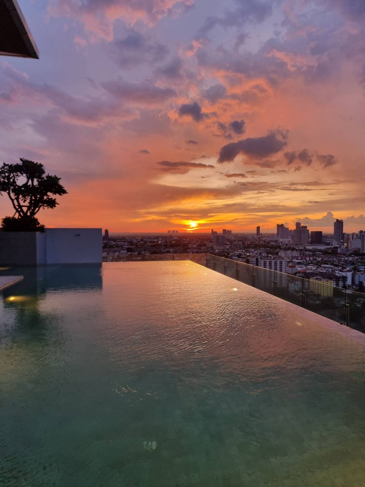 For RentCondoRattanathibet, Sanambinna : 🪂 Rent a feng shui room Condo near the Night Bridge Duplex Tiwanon