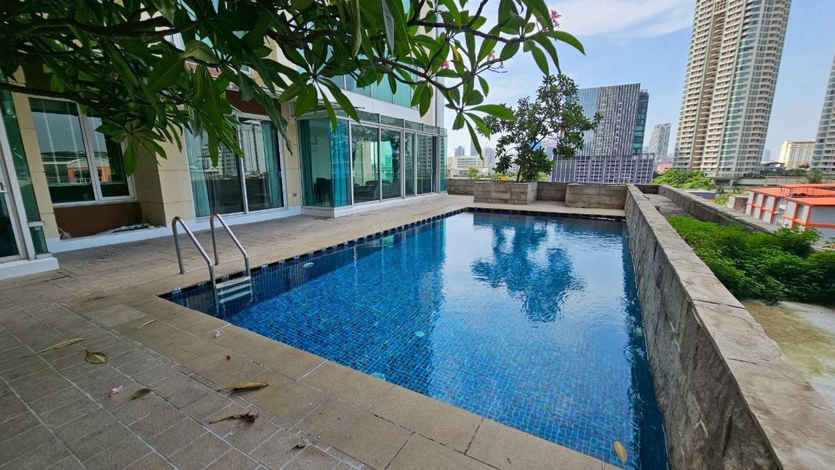 For SaleCondoSathorn, Narathiwat : 📢👇Exclusive penthouse with a private pool, right in the heart of Bangkok CBD, perfect for both living and investment