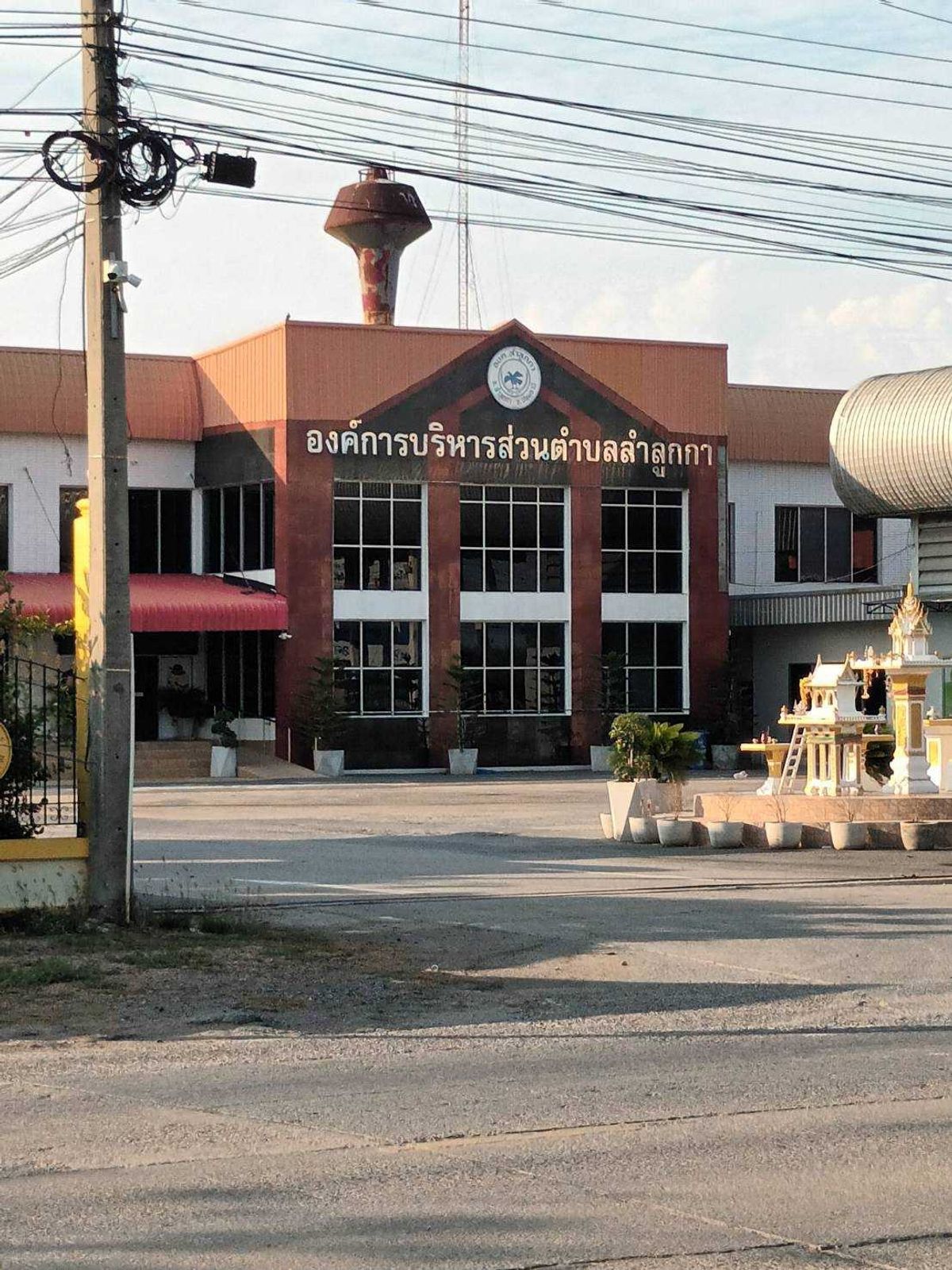 ขายที่ดินปทุมธานี รังสิต ธรรมศาสตร์ : ขายที่ดินเปล่า เป็นพื้นที่สีม่วง (เยื้อง อบต.ลำลูกกา) เหมาะกับการสร้างโรงงาน ขนาด 34-3-3.2 ไร่ ลำลูกกาคอลง 8 ปทุมธานี