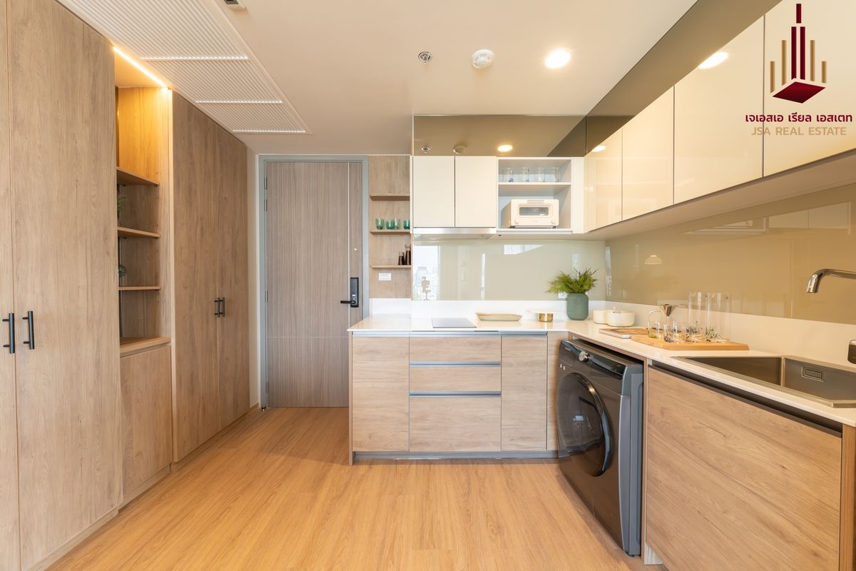 ขายคอนโดสาทร นราธิวาส : ✨ For Sale: The Issara Sathorn Condo ✨  💰 Only 11,580,000 THB