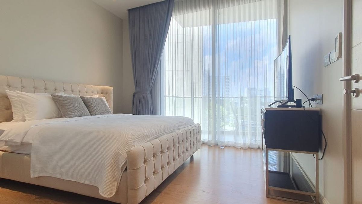 For RentCondoWongwianyai, Charoennakor : ST272 Luxury Condo for Rent – Magnolias Waterfront Residences