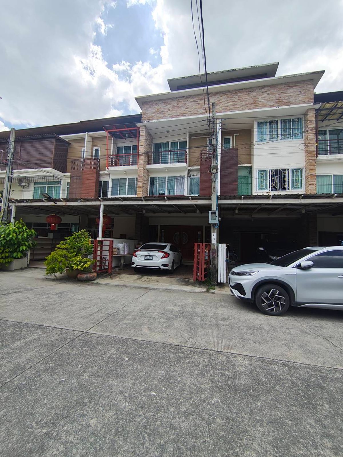 ขายทาวน์โฮมลาดพร้าว เซ็นทรัลลาดพร้าว : ขายทาวน์โฮม 3 ชั้น บ้านบดินทร์ เอ็กซ์คลูซีฟ ลาดพร้าว 112 ใกล้รถไฟฟ้าสายสีเหลือง