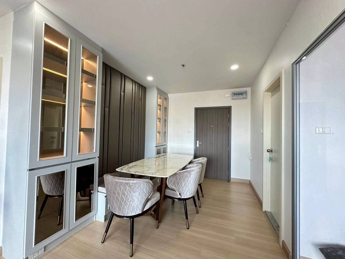 For RentCondoBang kae, Phetkasem : Luxury condo for rent, Supalai Werenda, Phasi Charoen ✨ 📍 next to MRT Phasi Charoen, corner room, floor 18, building A, beautiful view, airy 🔑 Width 63.67 sq.m. ▪️ 2 bedrooms / 2 bathrooms