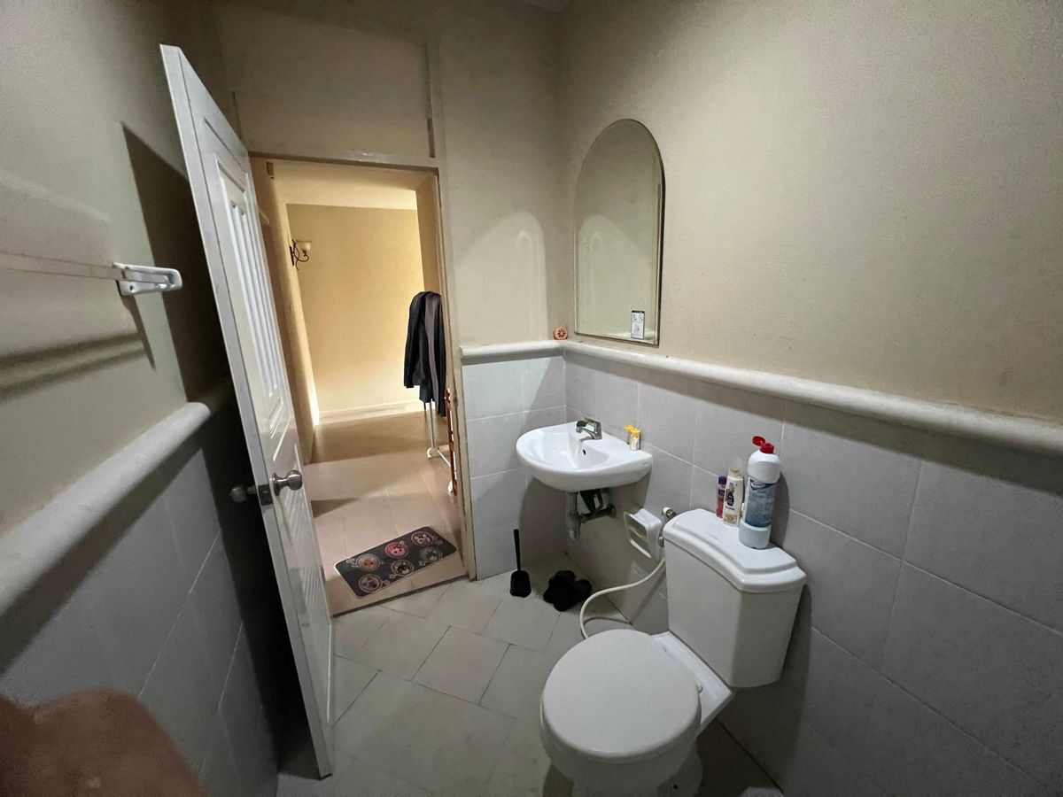 ขายทาวน์โฮมอยุธยา : ขายทาวน์เฮ้าส์ หมู่บ้านเดอะพาลาซโต้ พื้นที่ใหญ่ 30.1 ตรว. หน้ากว้าง 7 เมตร จอดรถได้ 2 คัน แบบสบายๆ ราคาสุดคุ้ม ทำเลดีเลิศ ใกล้แหล่งงาน