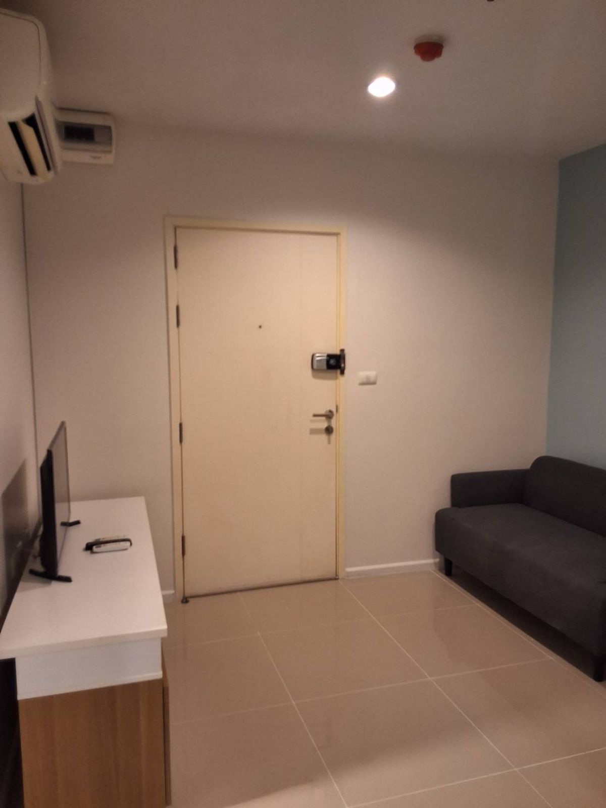 ให้เช่าคอนโดพระราม 9 เพชรบุรีตัดใหม่ RCA : ⚡️Flash Deal⚡️ Aspire rama9 โครงการใกล้เซ็นทรัลพระราม9 Mrt rama9 💫 32 Sqm 14,000 บาทถูกสุดในตลาด สนใจติดต่อพัตเตอร์ 0928895628