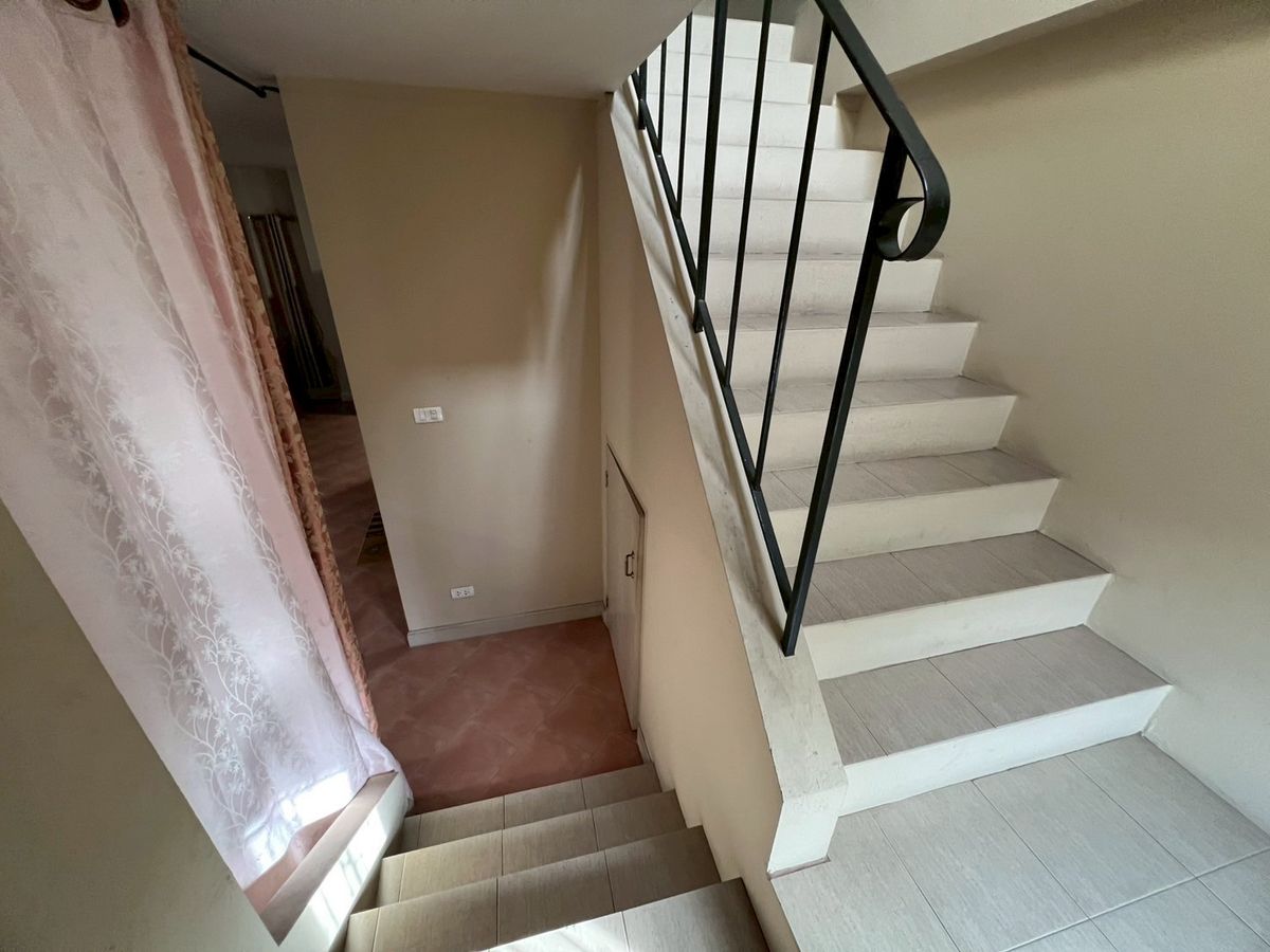 ขายทาวน์โฮมอยุธยา : ขายทาวน์เฮ้าส์ หมู่บ้านเดอะพาลาซโต้ พื้นที่ใหญ่ 30.1 ตรว. หน้ากว้าง 7 เมตร จอดรถได้ 2 คัน แบบสบายๆ ราคาสุดคุ้ม ทำเลดีเลิศ ใกล้แหล่งงาน