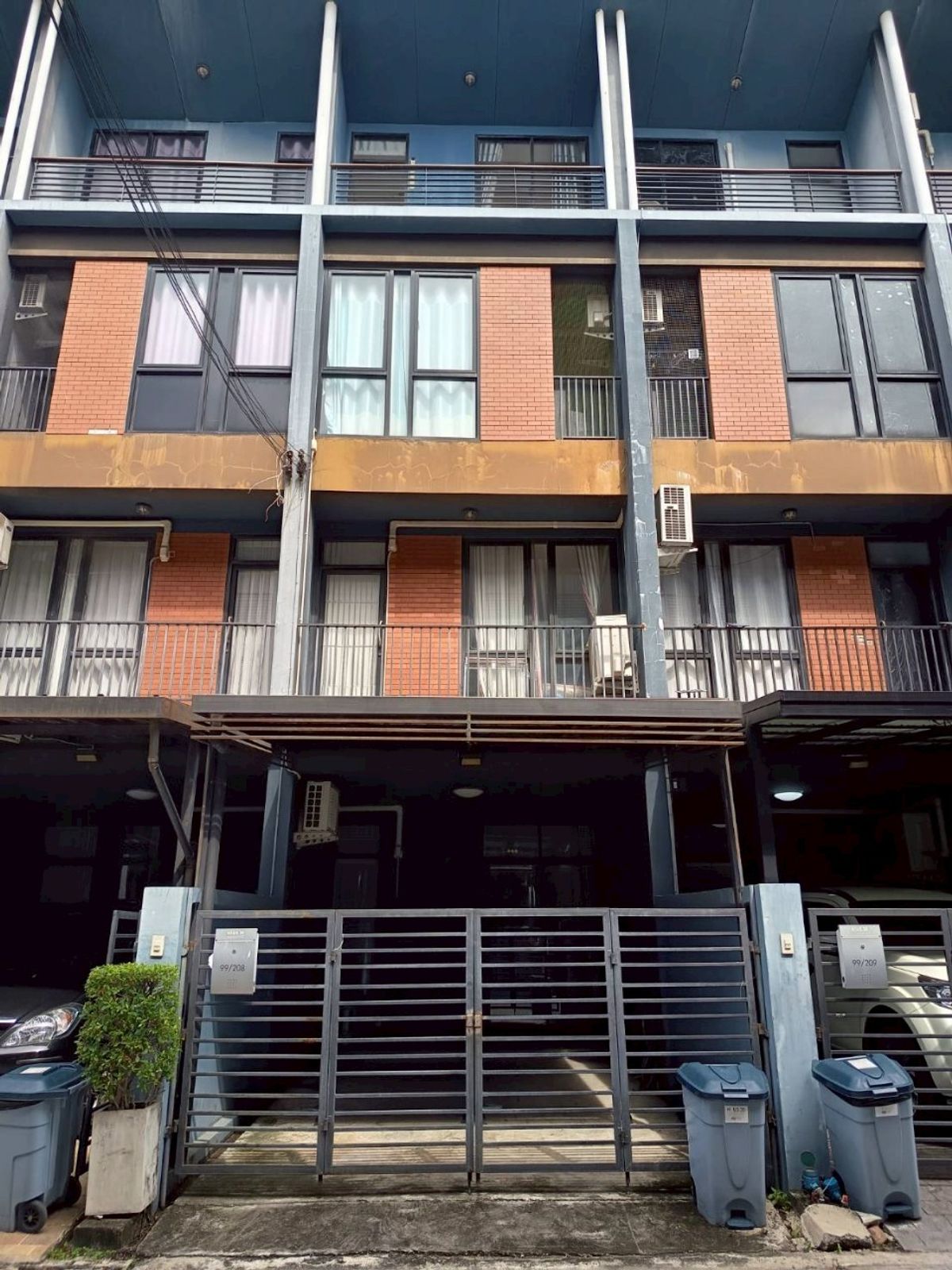 For SaleTownhomeChaengwatana, Muangthong : House for sale House House 35 Nonthaburi, Central Chaengwattana Suitable for making a collection Small office, long -term house