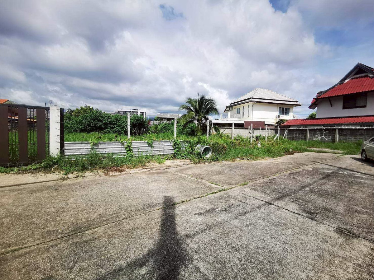 For SaleLandChiang Mai : Land for sale, gold location In the heart of the business district and community, size 231 square wah, Fah Ham Subdistrict, Mueang Chiang Mai District, Chiang Mai Province