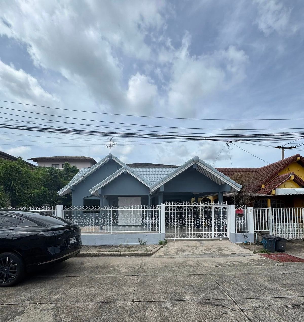 For RentHousePattanakan, Srinakarin : Rent a new house, renovated Pla Thong Srinakarin Village, Jess Ae Burn Srinakarin on the road