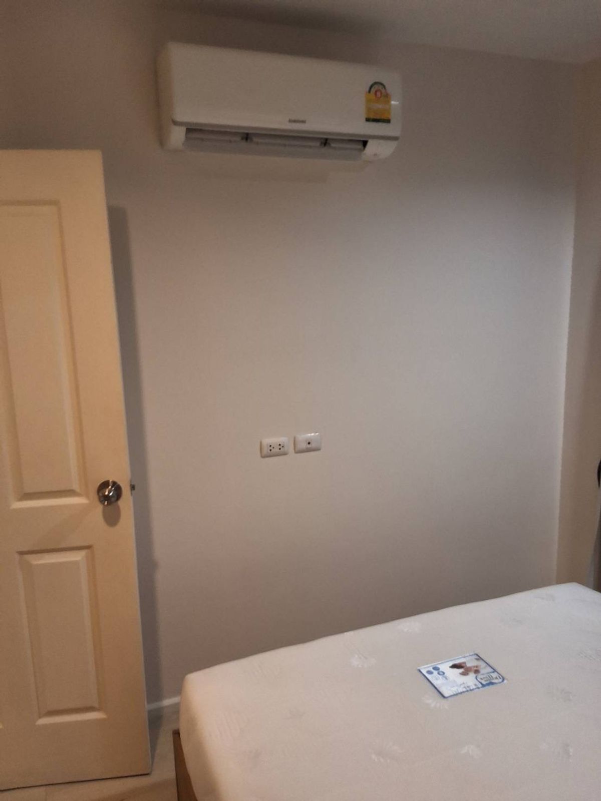 ให้เช่าคอนโดพระราม 9 เพชรบุรีตัดใหม่ RCA : ⚡️Flash Deal⚡️ Aspire rama9 โครงการใกล้เซ็นทรัลพระราม9 Mrt rama9 💫 32 Sqm 14,000 บาทถูกสุดในตลาด สนใจติดต่อพัตเตอร์ 0928895628