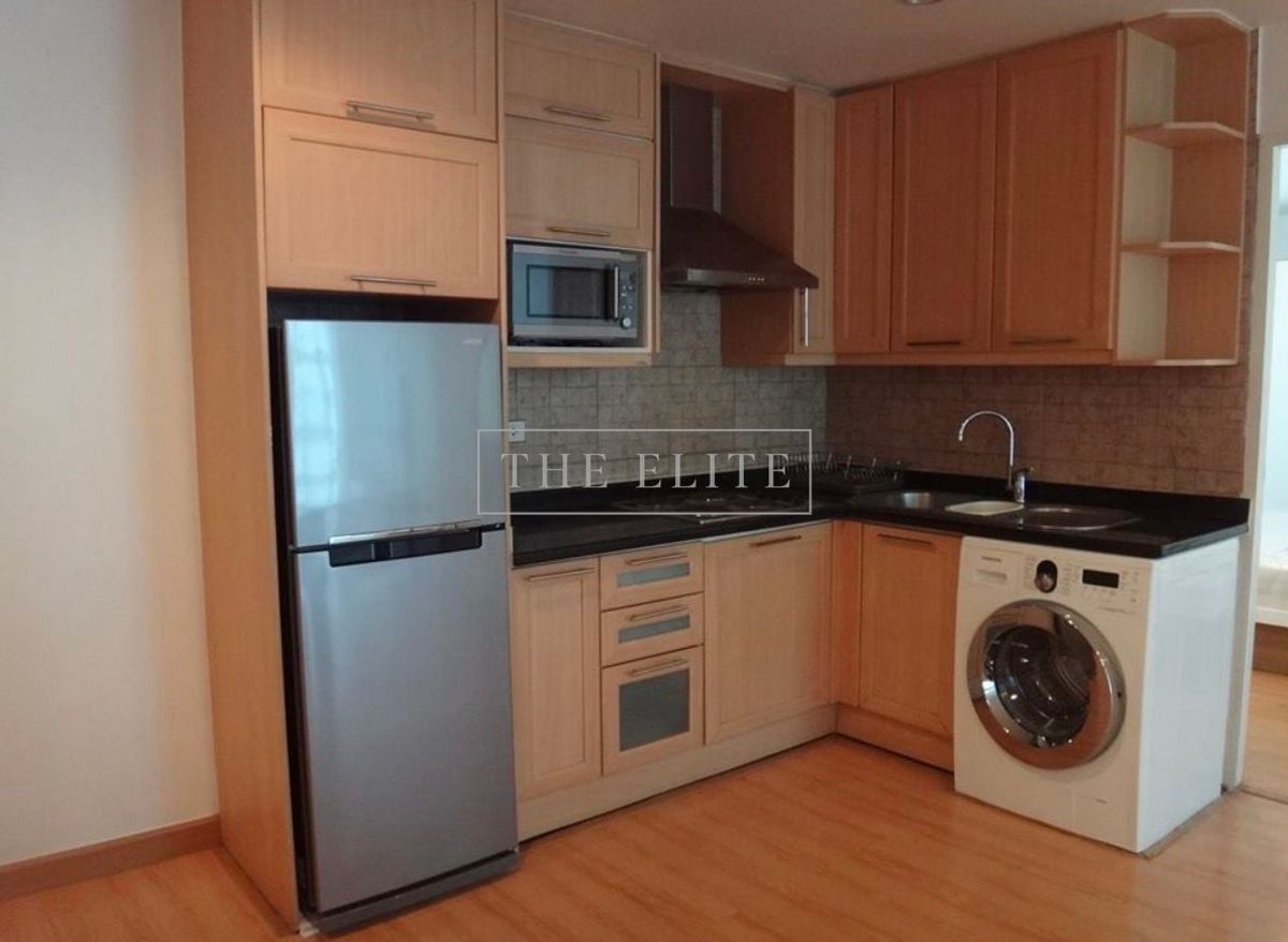 For RentCondoSilom, Saladaeng, Bangrak : ✨ Big condo in the heart of Sathorn-Silom Anyone looking for a rental room, dont miss it 💯