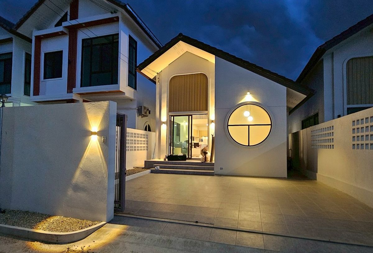 For SaleHousePattaya, Bangsaen, Chonburi : House for sale Manee Kaew Village, size 40 square wah, Bangsaen Chonburi