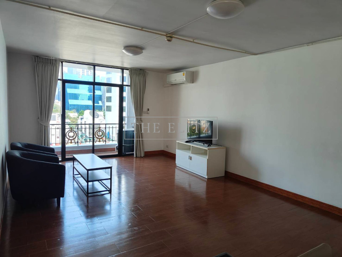 For RentCondoSilom, Saladaeng, Bangrak : ✨ Stay comfortable like Rare Unit at Pipat Place, near BTS Sala Daeng ✔