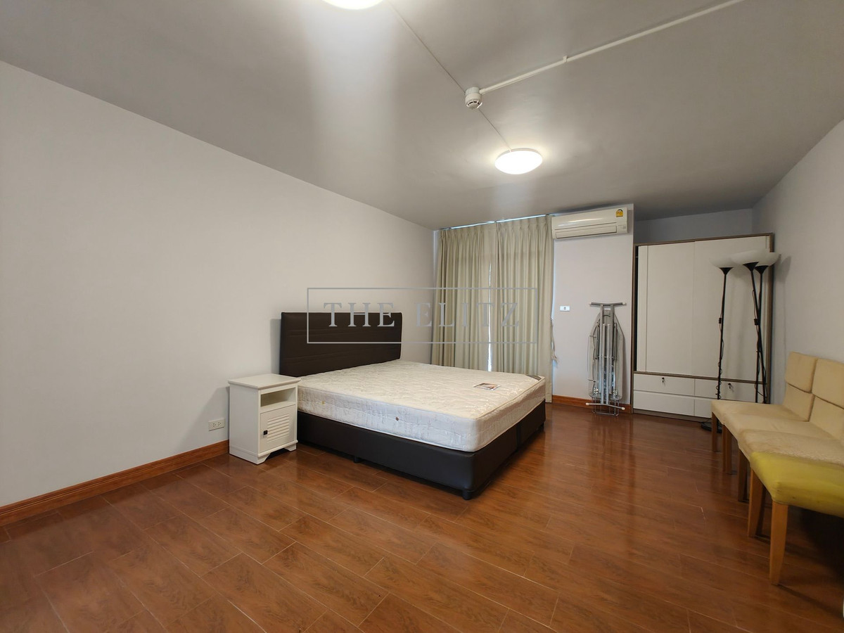 For RentCondoSilom, Saladaeng, Bangrak : ✨ Stay comfortable like Rare Unit at Pipat Place, near BTS Sala Daeng ✔