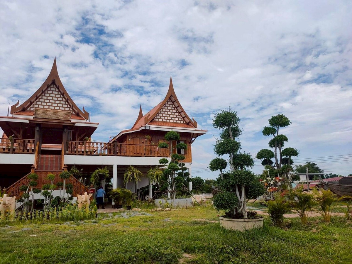 ขายบ้านกาญจนบุรี : ขายบ้านพักตากอากาศกาญจนบุรี 5 ไร่ เลาขวัญ วิวเขา บรรยากาศสงบ บ้านไม้สักกึ่งปูน พร้อมเข้าอยู่