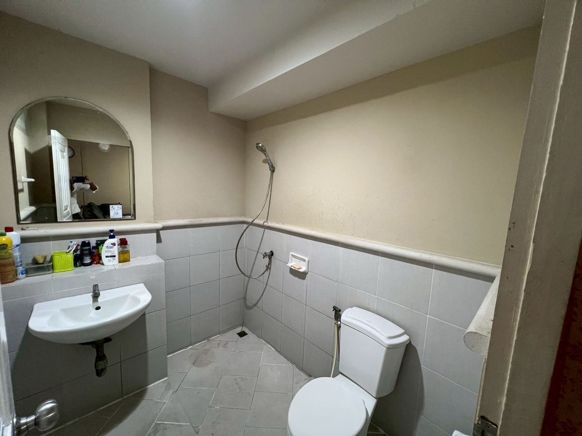 ขายทาวน์โฮมอยุธยา : ขายทาวน์เฮ้าส์ หมู่บ้านเดอะพาลาซโต้ พื้นที่ใหญ่ 30.1 ตรว. หน้ากว้าง 7 เมตร จอดรถได้ 2 คัน แบบสบายๆ ราคาสุดคุ้ม ทำเลดีเลิศ ใกล้แหล่งงาน