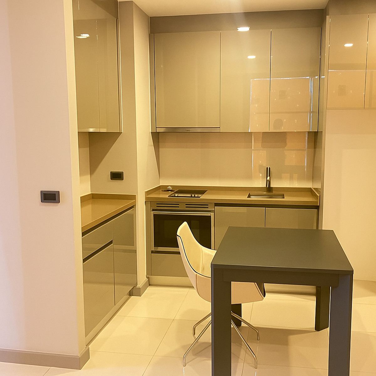 ขายคอนโดสีลม ศาลาแดง บางรัก : Unused 1 Bedroom for Sell/ M Silom