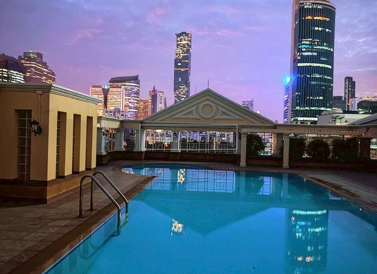 For RentCondoSilom, Saladaeng, Bangrak : ✨ Big condo in the heart of Sathorn-Silom Anyone looking for a rental room, dont miss it 💯