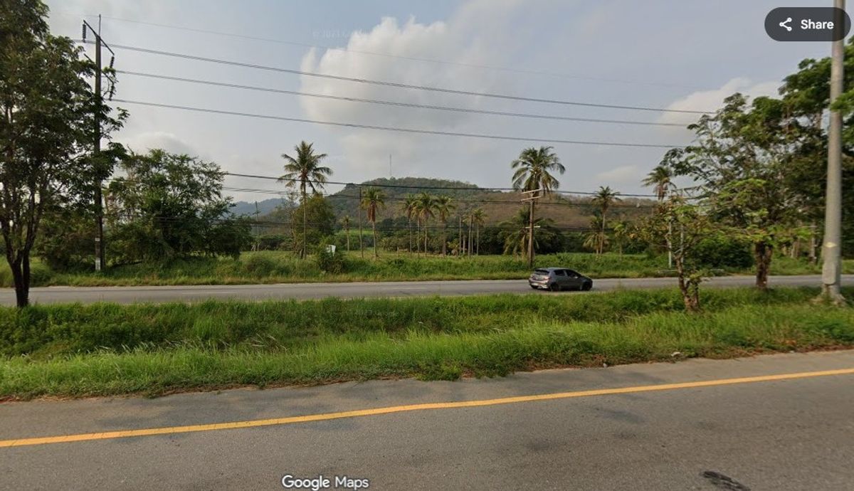 For SaleLandRayong : Ban Phe -Rayong land on Sukhumvit Road, area of ​​59 rai, price 3 million/rai, width 176 m.
