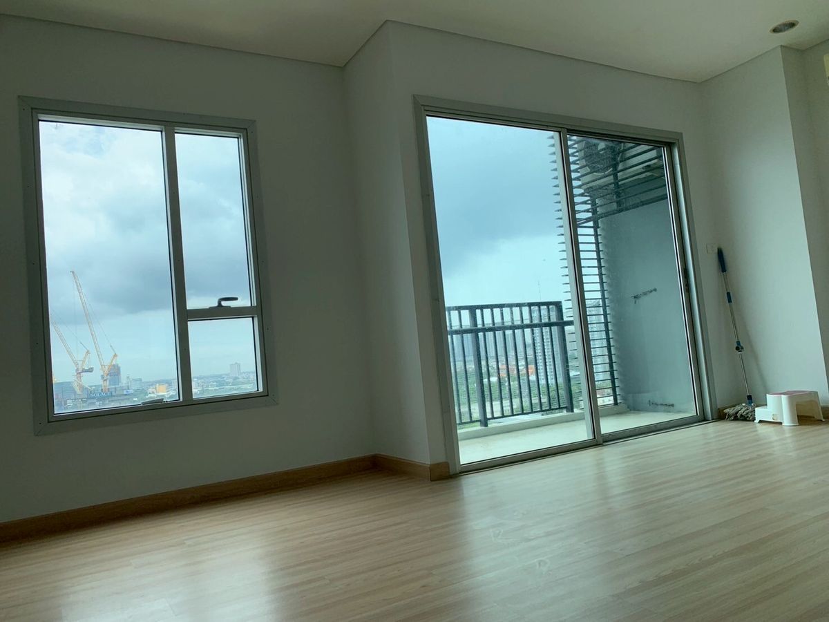 For SaleCondoSapankwai,Jatujak : Intro Yothin Condo for sale, large room 75.64 sqm. 2 bedrooms with a city view, convenient to travel in the middle of Phayathai near the train.