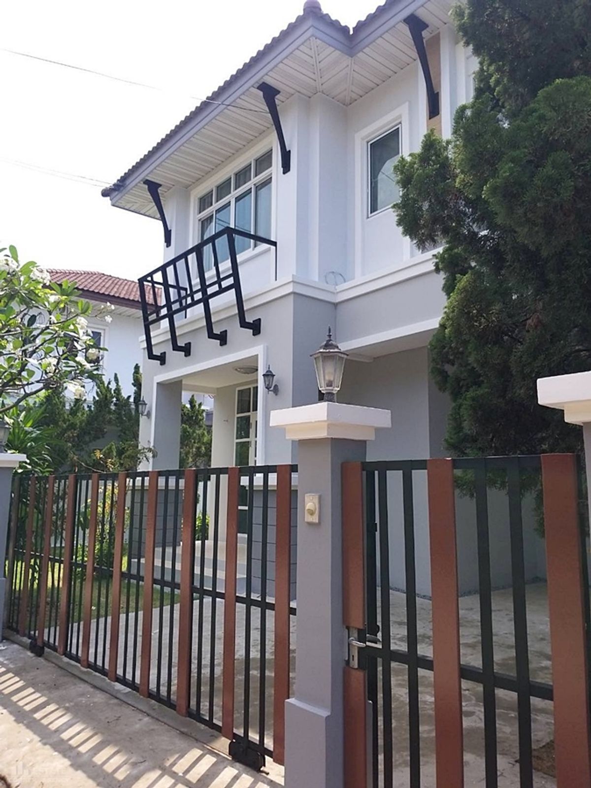 ขายบ้านสมุทรปราการ สำโรง : ขาย บ้านเดี่ยว สิรินดา พราน่า บ้านสวยขนาด 56.5 ตร.ว. 3 นอน 3 น้ำ