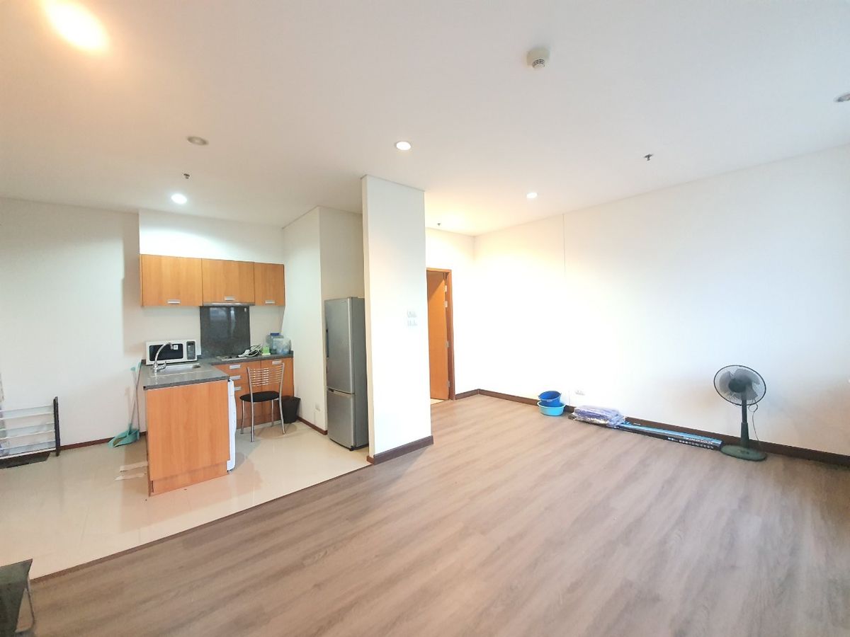 For SaleCondoWongwianyai, Charoennakor : Villa Sathorn Condo for sale (Villa Sathorn) next to the BTS BTS Krung Thon Buri (Garden View)