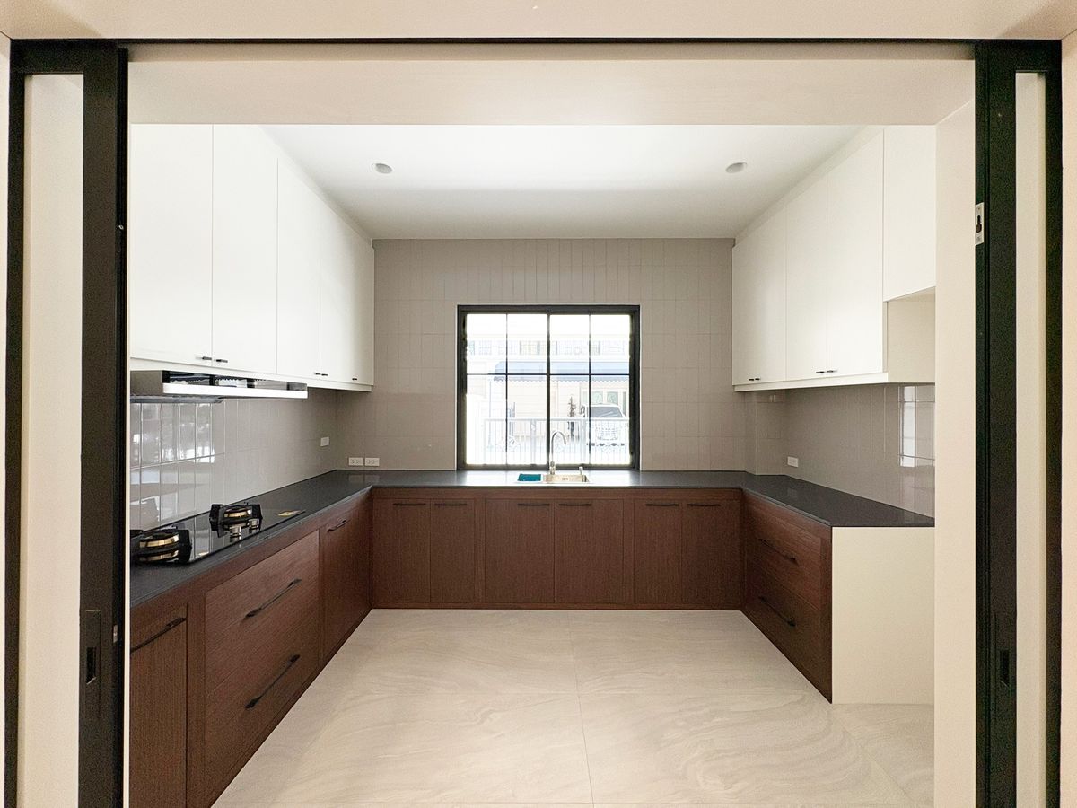 For SaleTownhomeSathorn, Narathiwat : ✨ Luxury European Classic 4-storey corner townhome — featuring 2 combined units and a grand 812 sqm. usable area, the largest in Rama III! ✨