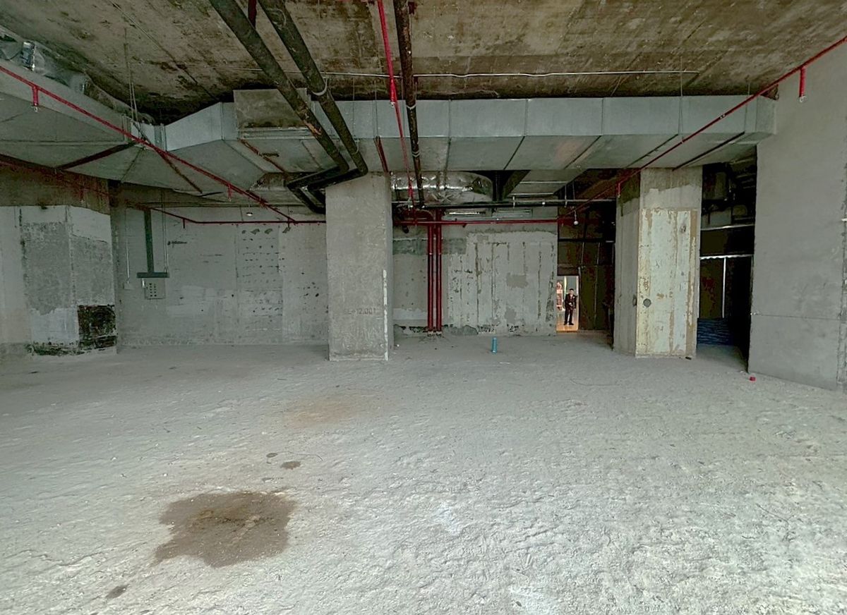 For RentRetail SpaceWitthayu, Chidlom, Langsuan, Ploenchit : Corner retail space for rent - suitable for all types of businesses ** CO-AGENT ** 