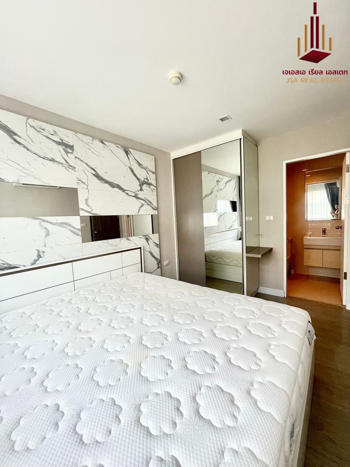 For SaleCondoRatchadapisek, Huaikwang, Suttisan : ✨ For Sale: Metro Luxe Ratchada Condo ✨ 💰 ONLY 2,690,000 THB