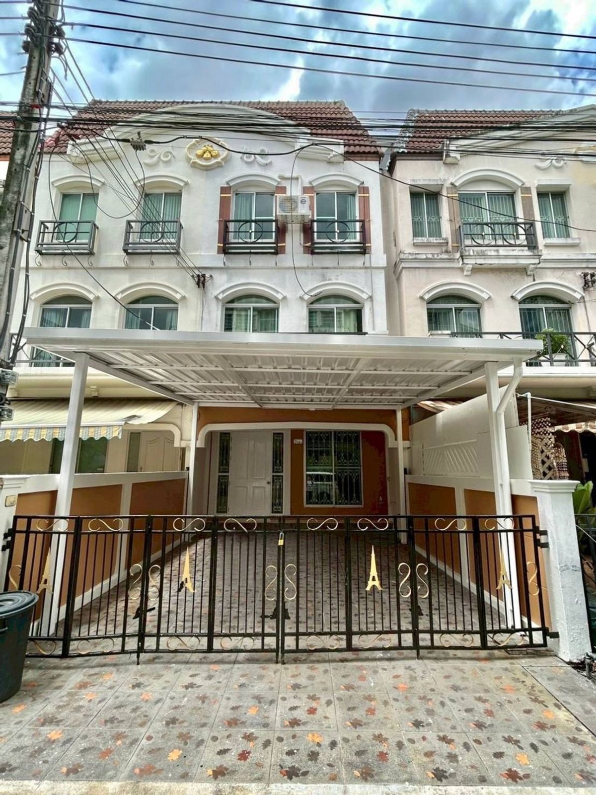 For RentTownhomeRamkhamhaeng, Hua Mak : Rent a townhome Ban Klang, The Paris, Rama 9 - Ramkhamhaeng, near the Bangkok Market, Krungthep Kreetha