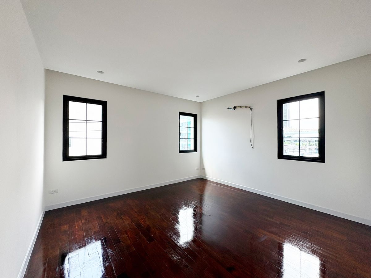 For SaleTownhomeSathorn, Narathiwat : ✨ Luxury European Classic 4-storey corner townhome — featuring 2 combined units and a grand 812 sqm. usable area, the largest in Rama III! ✨