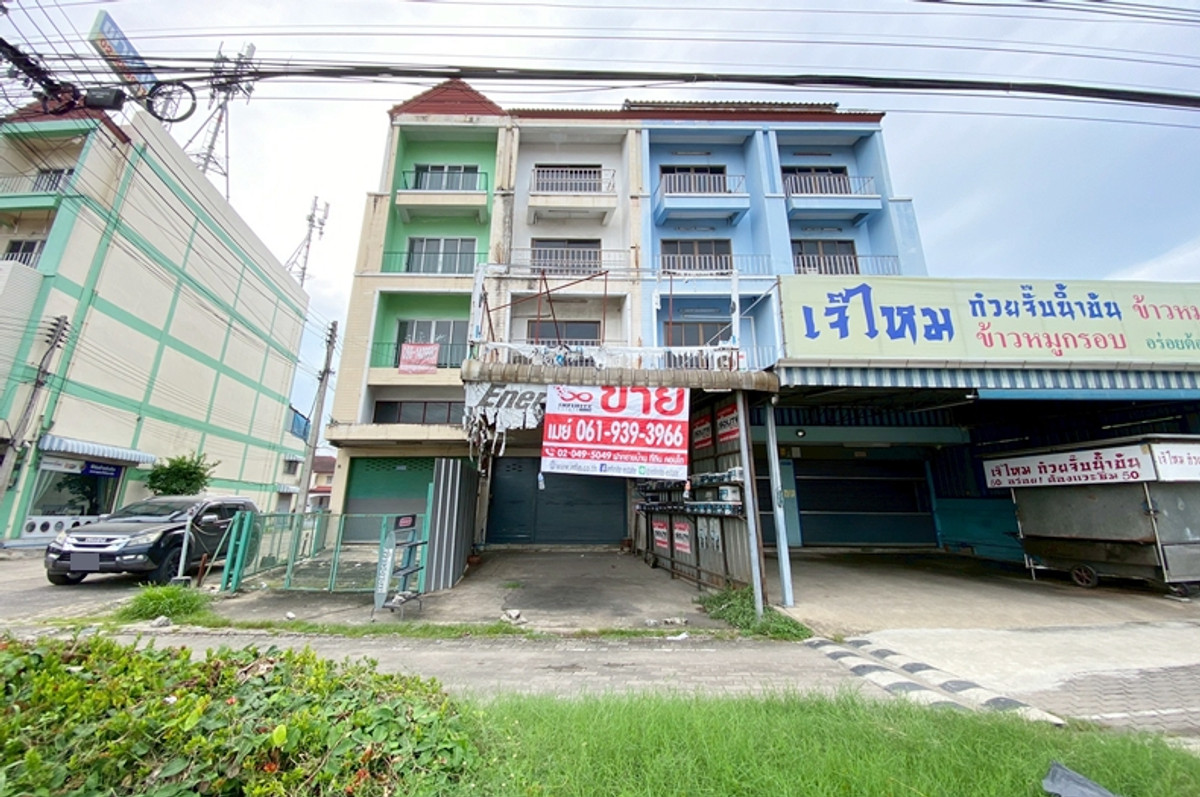 For SaleShop HouseNakhon Pathom : Commercial building for sale, adjacent to Phutthamonthon Sai 4 Road, near Central Salaya, 4 floors, 21 sq.w.