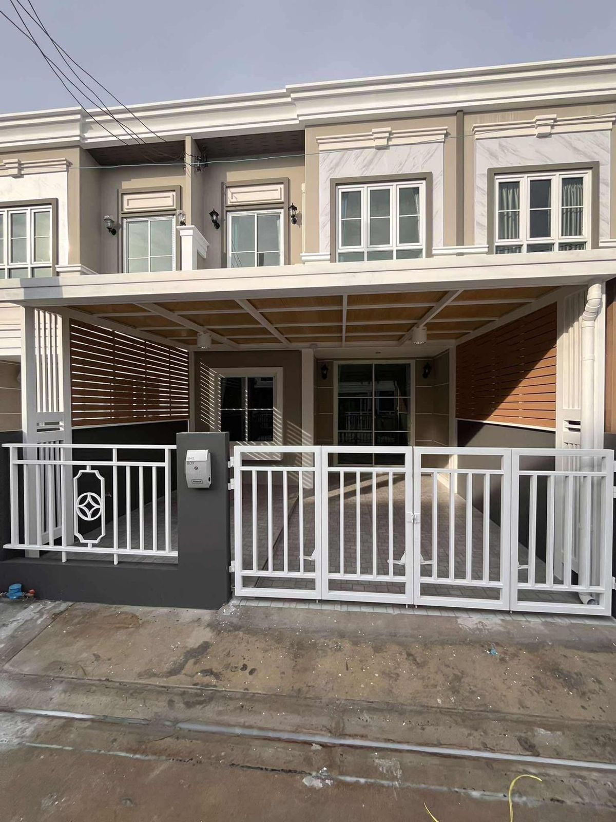 For RentTownhomeBangna, Bearing, Lasalle : Rent a new townhome, Ico Pain, Sukhumvit 76, near BTS, 10 minutes near Mimrong Samrong