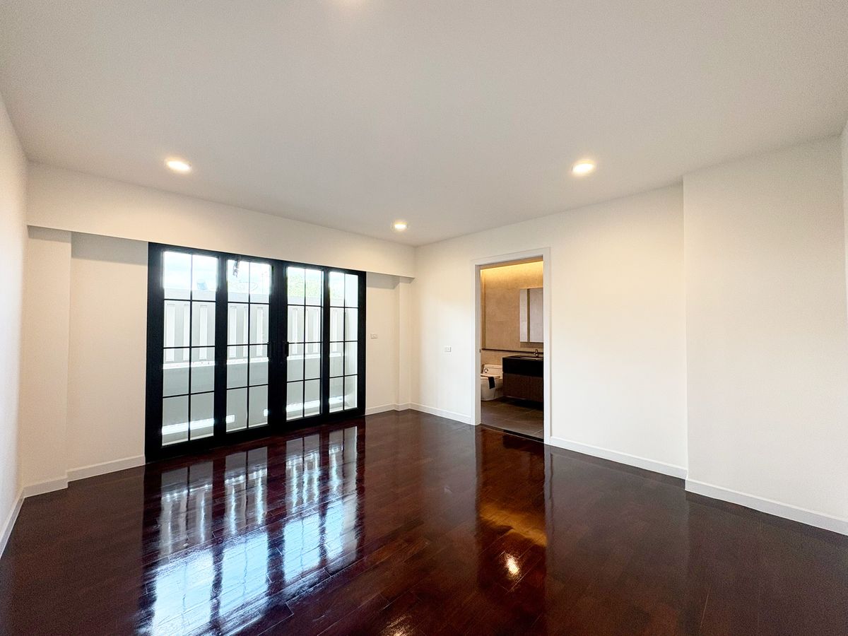 For SaleTownhomeSathorn, Narathiwat : ✨ Luxury European Classic 4-storey corner townhome — featuring 2 combined units and a grand 812 sqm. usable area, the largest in Rama III! ✨