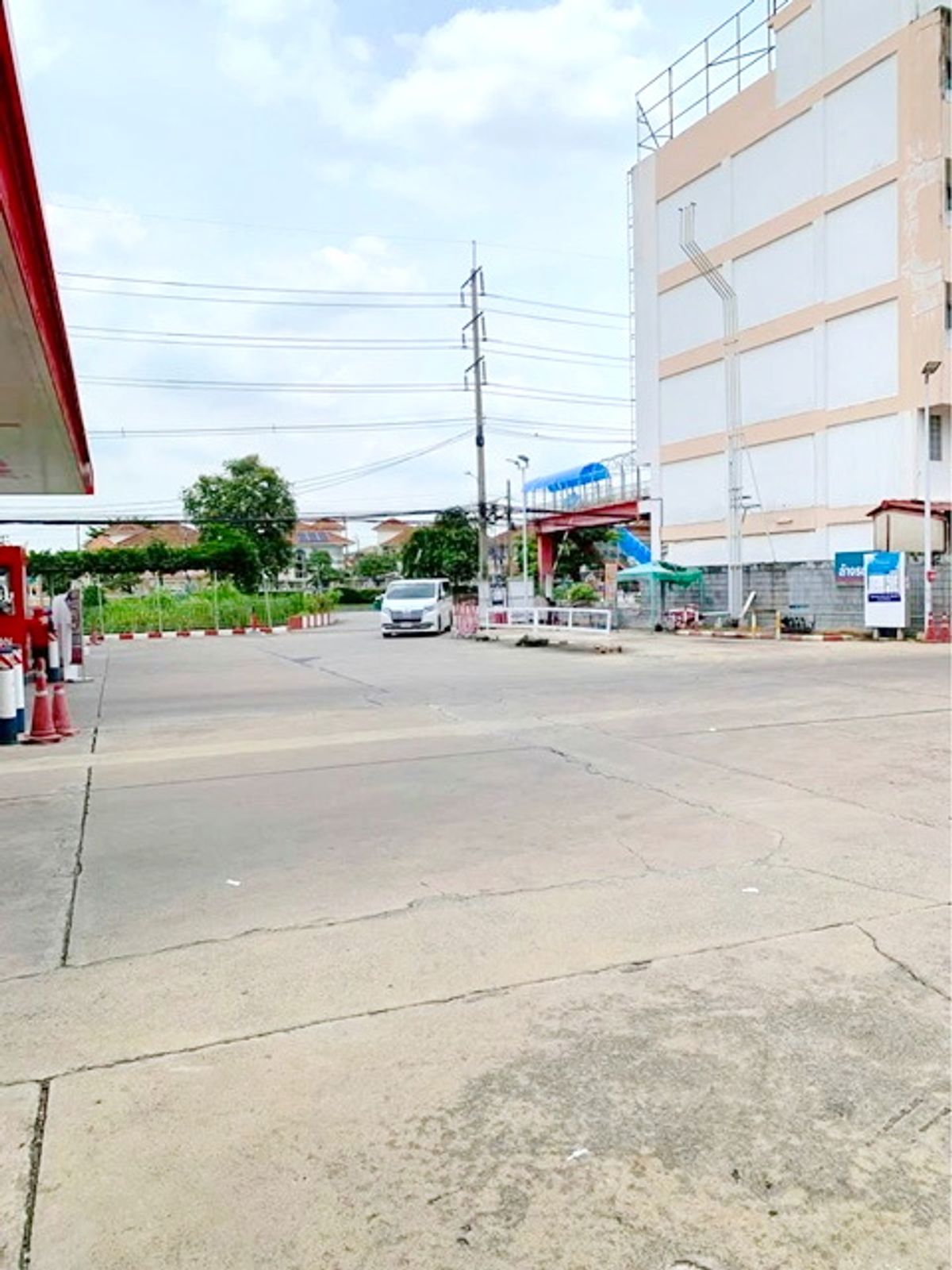 ม.ธุรกิจบัณฑิตย์ 1 กม.ให้เช่าที่ดิน ติดถนนใหญ่ประชาชื่น 321 ตร.วา. เดอะ มอลล์ งามวงศ์วาน 930ม. สี่แยกพงษ์เพชร Loading...