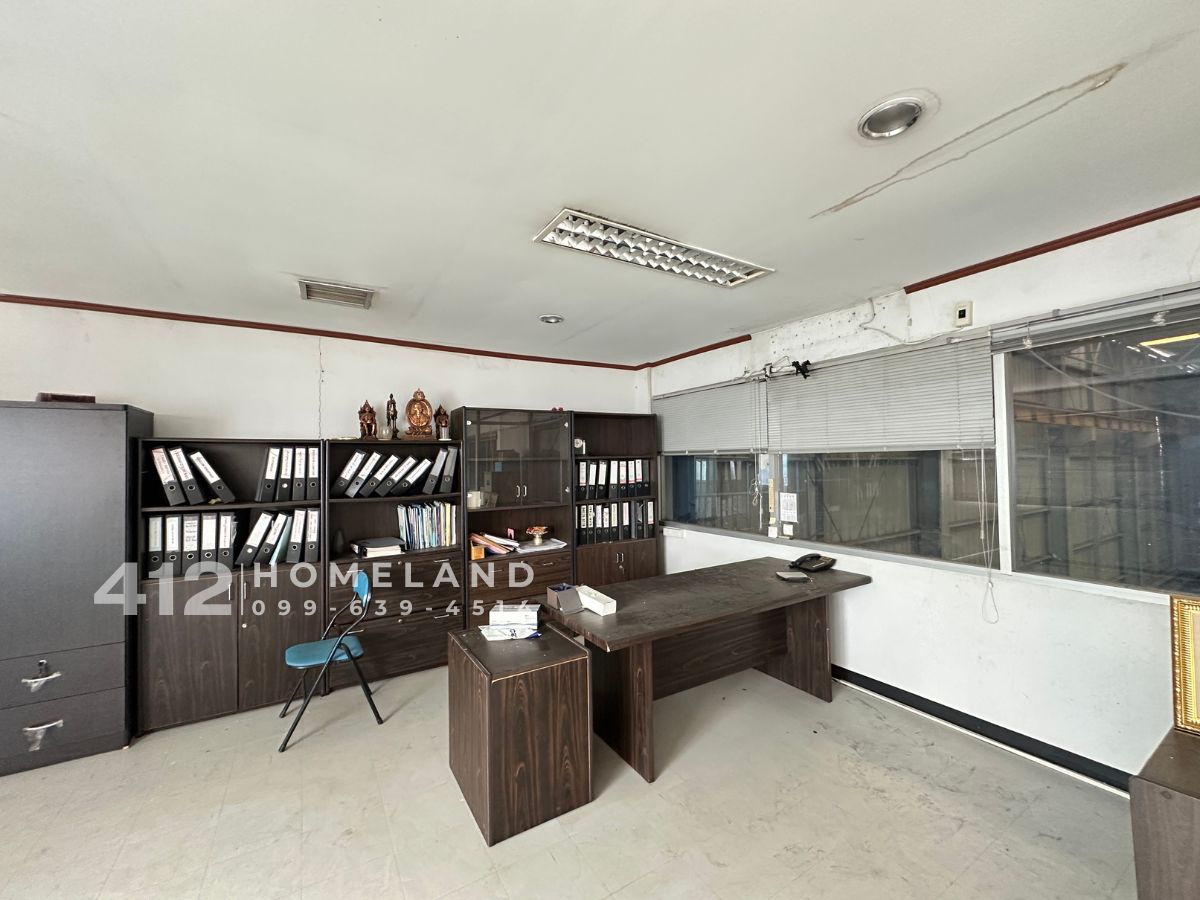 FactorySamut Prakan,Samrong : Selling/renting a factory-4,200 square meters of warehouse, with a license 4, correct, good location on the main road, big car, comfortable Bangsai - Bang Bo Samut Prakan